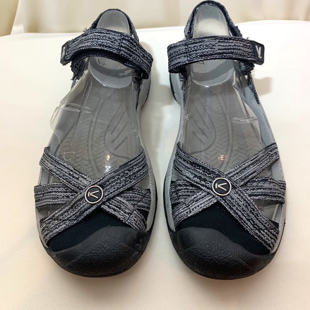 Sandals/Keen/Size 9